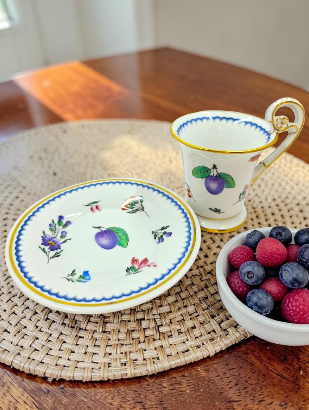 Richard Ginori Italian Fruits Demitasse Cup & Saucer Set Italy Porcelain